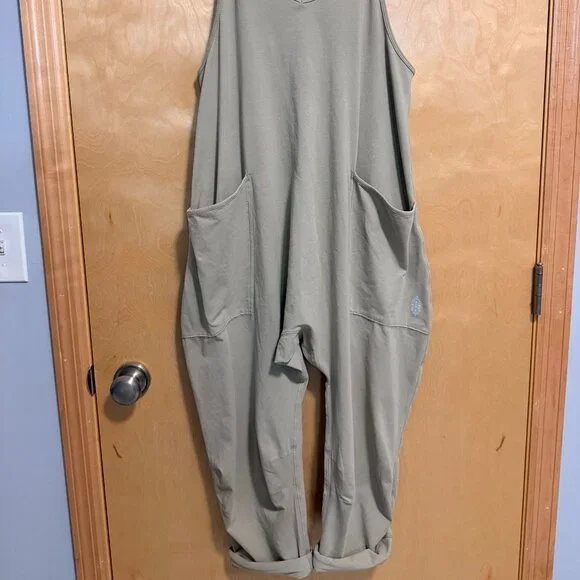 Hot Shot Onesie - NWT - Sage Stone / Army Green - XS - Picture 6 of 7